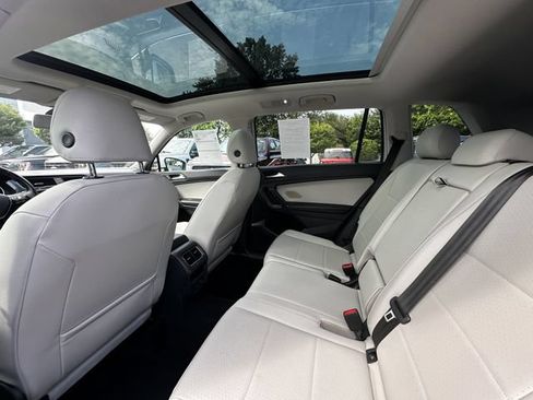 Used 2018 Volkswagen Tiguan SEL AWD/4WD image 18