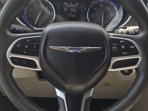 Used 2017 Chrysler Pacifica Touring FWD image 23