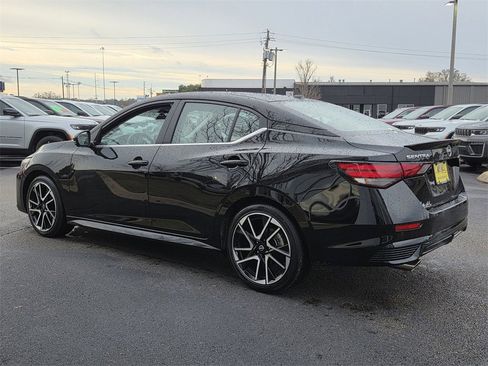 Used 2025 Nissan Sentra SR w/ SR Premium Package image 5
