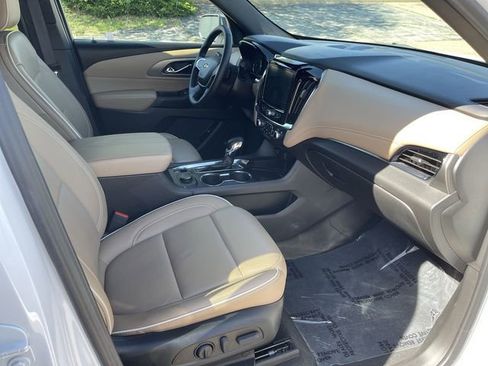 Used 2023 Chevrolet Traverse Premier AWD/4WD image 17