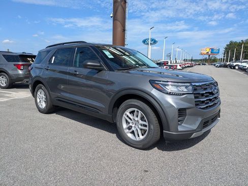 New 2026 Ford Explorer Active RWD image 2