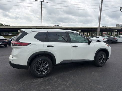 Used 2024 Nissan Rogue S FWD image 4