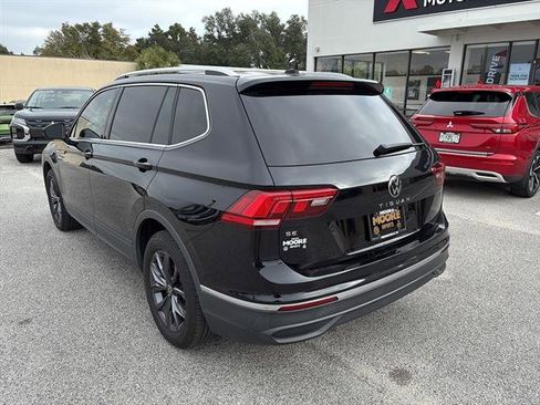 Used 2022 Volkswagen Tiguan SE w/ Panoramic Sunroof Package image 4