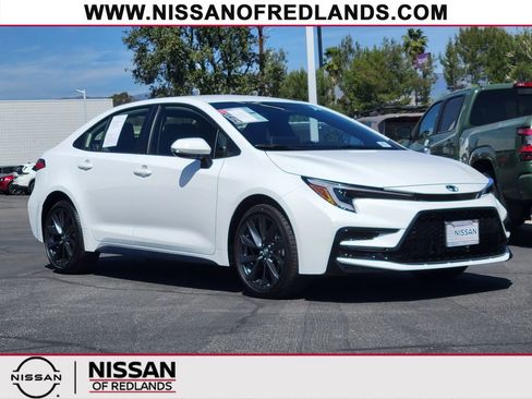 Used 2026 Toyota Corolla SE w/ SE Package image 1