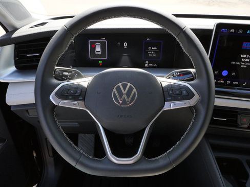 Certified 2025 Volkswagen Tiguan SE AWD/4WD image 26