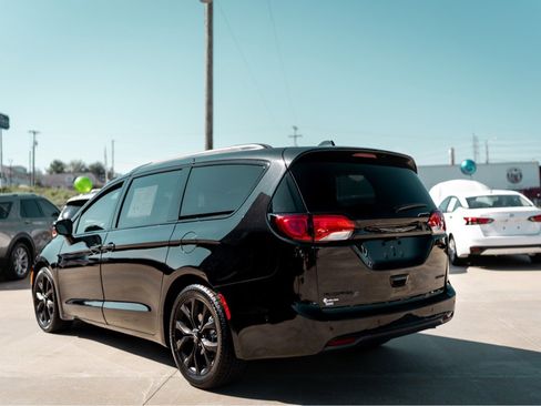 Used 2019 Chrysler Pacifica Limited w/ Advanced Safetytec Group image 4