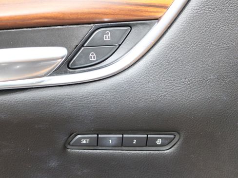 Used 2020 Cadillac XT5 Premium Luxury FWD image 8