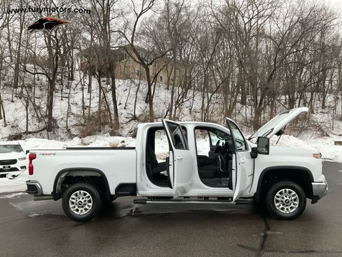 Used 2025 Chevrolet Silverado 2500 LT w/ Convenience Package image 34