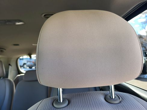 Used 2021 Kia Sedona LX image 18