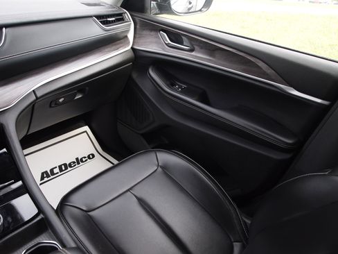 Used 2024 Jeep Grand Cherokee Limited image 14