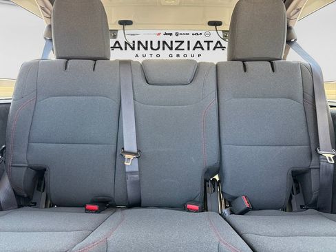 Used 2025 Jeep Wrangler Unlimited Rubicon image 16