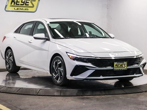 Used 2025 Hyundai Elantra SEL FWD image 5