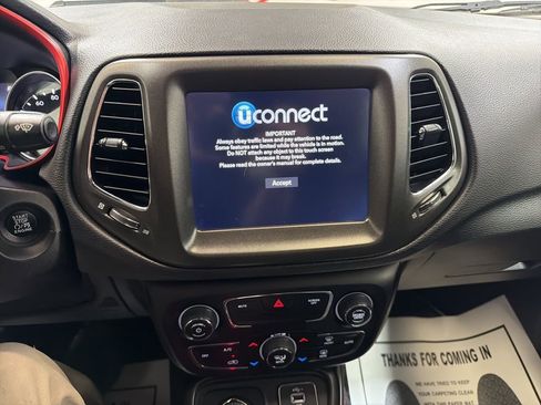 Used 2019 Jeep Compass Trailhawk image 28