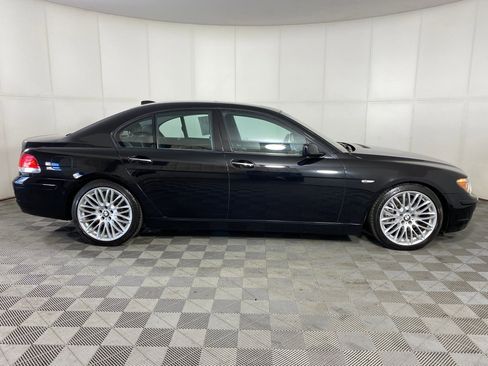 Used 2008 BMW 750i w/ Sport Pkg image 8