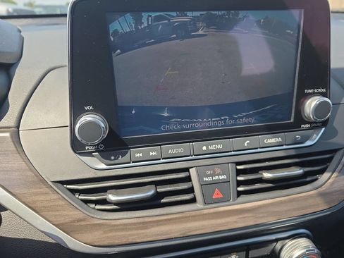 Used 2025 Nissan Altima 2.5 SV FWD image 18