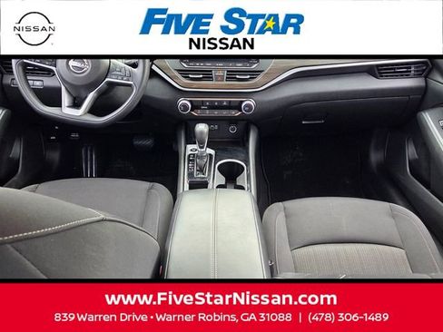 Used 2024 Nissan Altima 2.5 SV FWD image 8