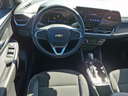 Certified 2024 Chevrolet TrailBlazer LT w/ LT Cold Weather Package AWD/4WD image 11