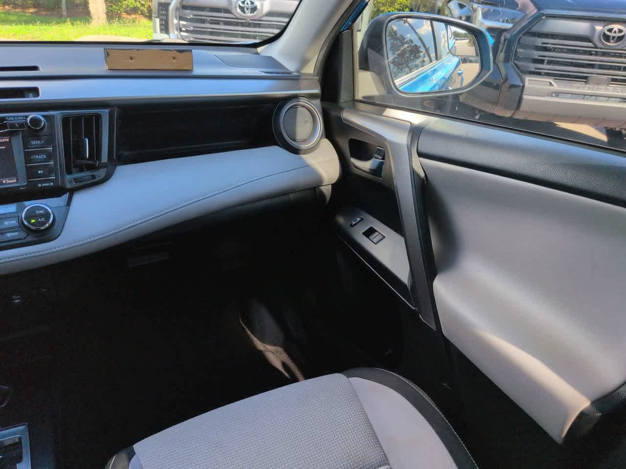 Used 2016 Toyota RAV4 XLE AWD/4WD image 16