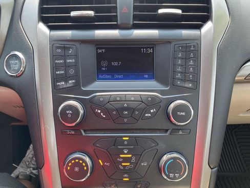 Used 2017 Ford Fusion SE FWD image 12