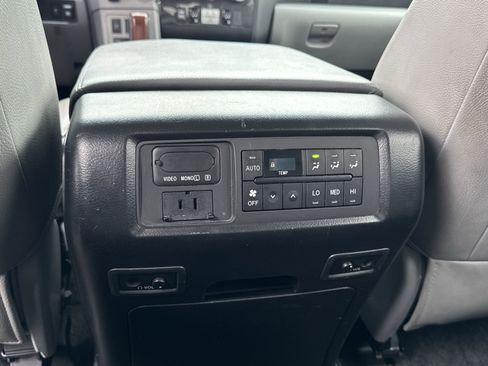 Used 2013 Toyota Sequoia Platinum image 36