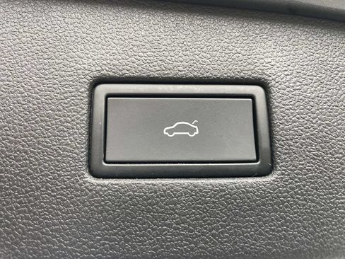 Used 2022 Volkswagen Tiguan SE AWD/4WD image 13