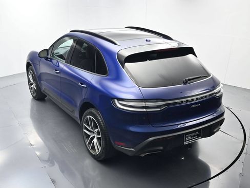 Certified 2025 Porsche Macan AWD/4WD image 37