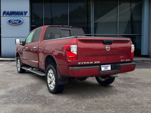 Used 2017 Nissan Titan SV image 4