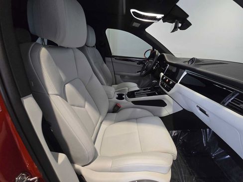 Used 2025 Porsche Macan AWD/4WD image 12