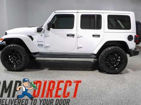 Used 2022 Jeep Wrangler Unlimited Sahara AWD/4WD image 11