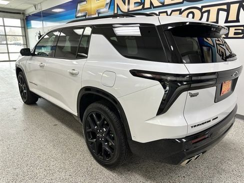 Used 2024 Chevrolet Traverse RS image 7