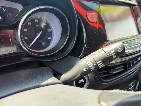Used 2019 Buick Envision Essence FWD image 18