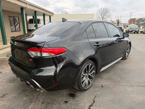 Used 2020 Toyota Corolla SE w/ SE Premium Package image 3