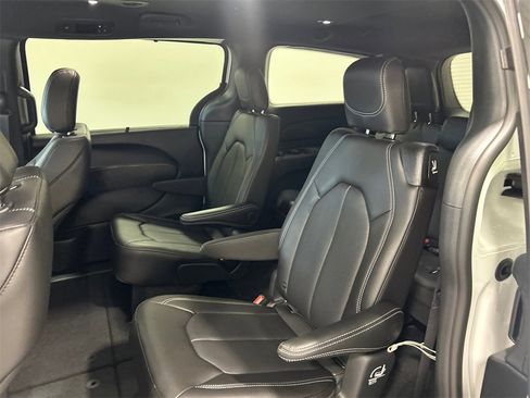 New 2026 Chrysler Pacifica Select image 30