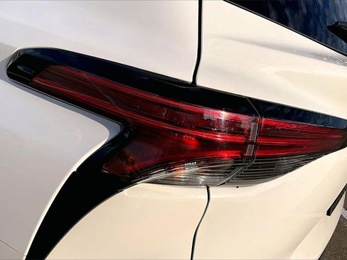 Used 2021 Toyota Sienna XSE image 23