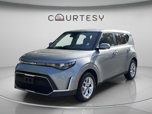 Used 2024 Kia Soul LX w/ Option Group 015 FWD image 1