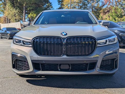 Used 2022 BMW 740i w/ M Sport Package image 27