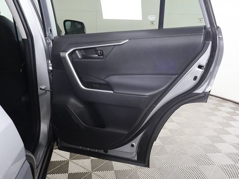 Used 2021 Toyota RAV4 LE AWD/4WD image 21