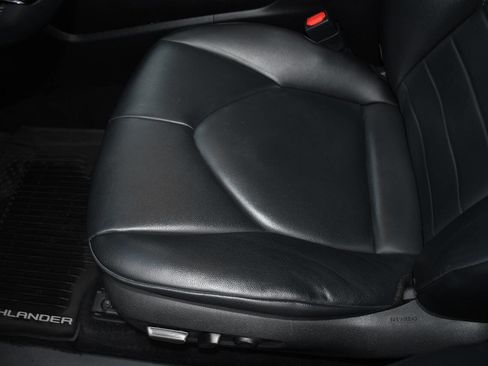 Used 2020 Toyota Highlander XLE image 13