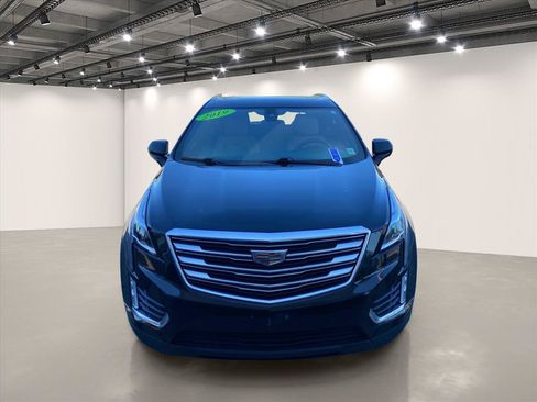 Used 2019 Cadillac XT5 Premium Luxury AWD/4WD image 2