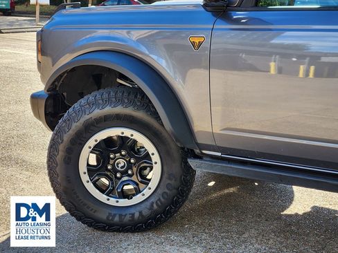 Used 2023 Ford Bronco Badlands image 16