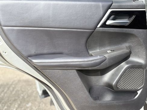 Used 2024 Mitsubishi Outlander AWD image 23