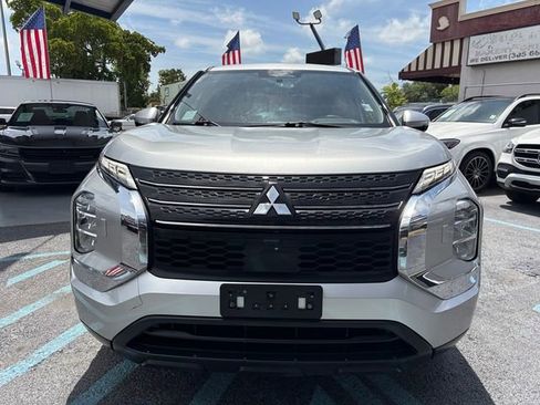 Used 2022 Mitsubishi Outlander ES AWD/4WD image 4
