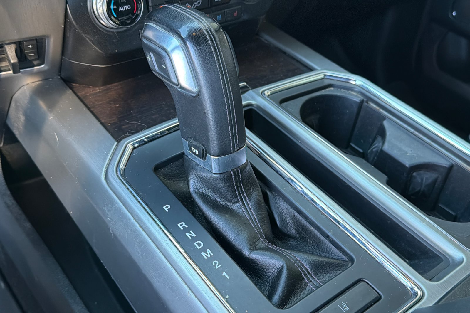 Used 2015 Ford F150 Platinum w/ Technology Package AWD/4WD image 31