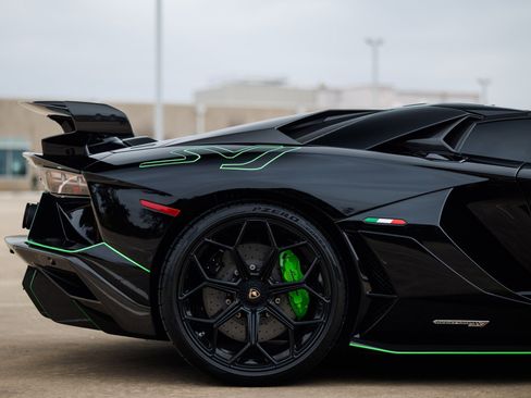 Used 2021 Lamborghini Aventador SVJ image 42