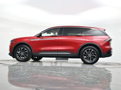 Used 2025 Lincoln Nautilus Premier image 52