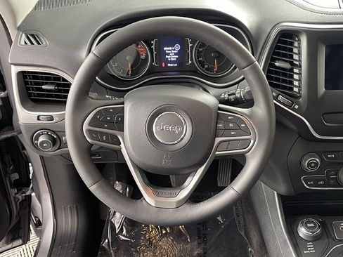 Used 2019 Jeep Cherokee Latitude Plus w/ Comfort/Convenience Group AWD/4WD image 12