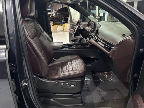 Used 2022 Cadillac Escalade ESV Premium Luxury Platinum AWD/4WD image 41