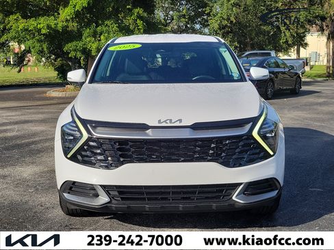 Used 2025 Kia Sportage EX FWD image 2