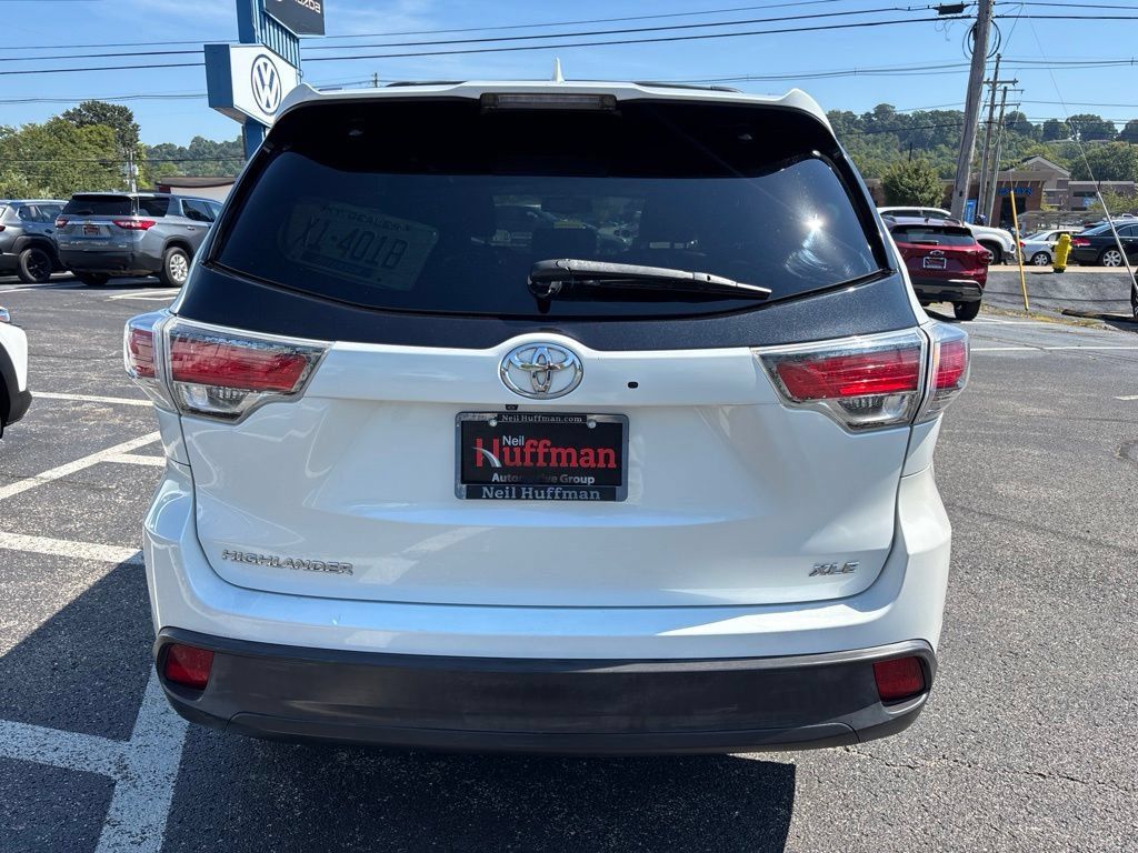 Used 2016 Toyota Highlander XLE FWD image 6