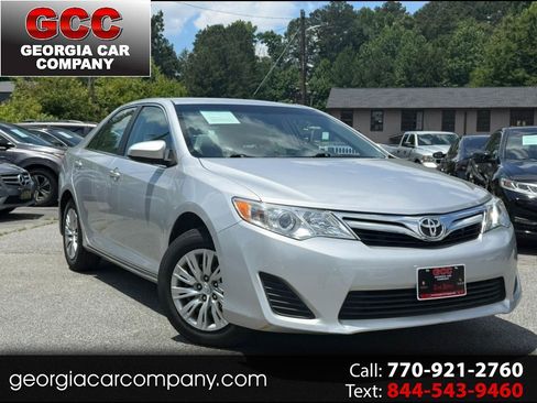 Used 2012 Toyota Camry LE FWD image 1